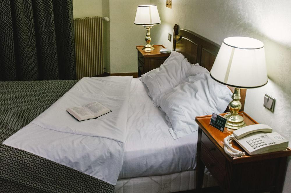 Hotel Saint Christophe Paris Dış mekan fotoğraf